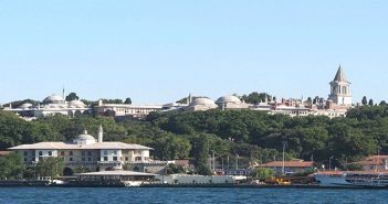 Saray Terbiyesinin Halka Aktarıldığı Okul: Enderun
